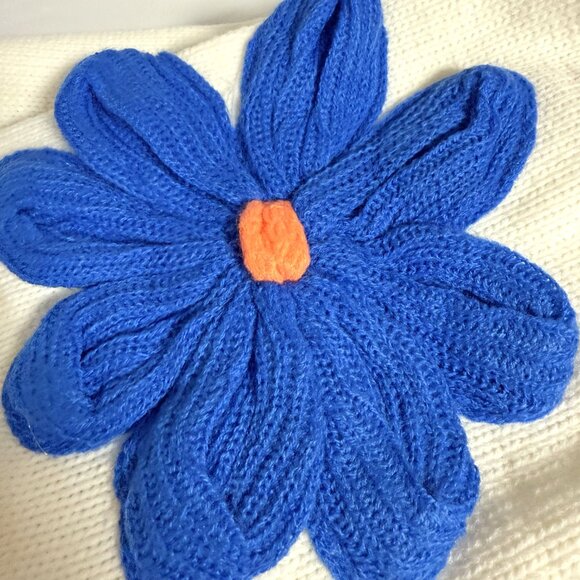 Davi & Dani Sweater - Picture 10 of 12